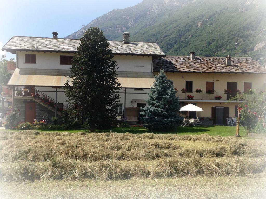 Agriturismo La Grange Пон-Сен-Мартин Екстериор снимка